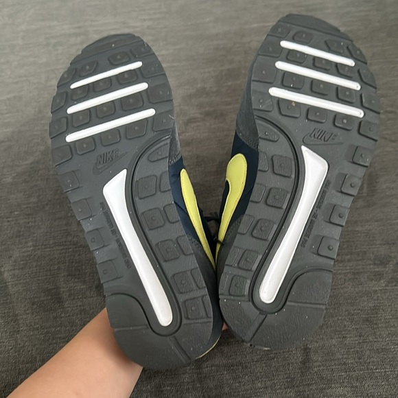 Brand New Unisex Nike Sneakers - Picture 4 of 4